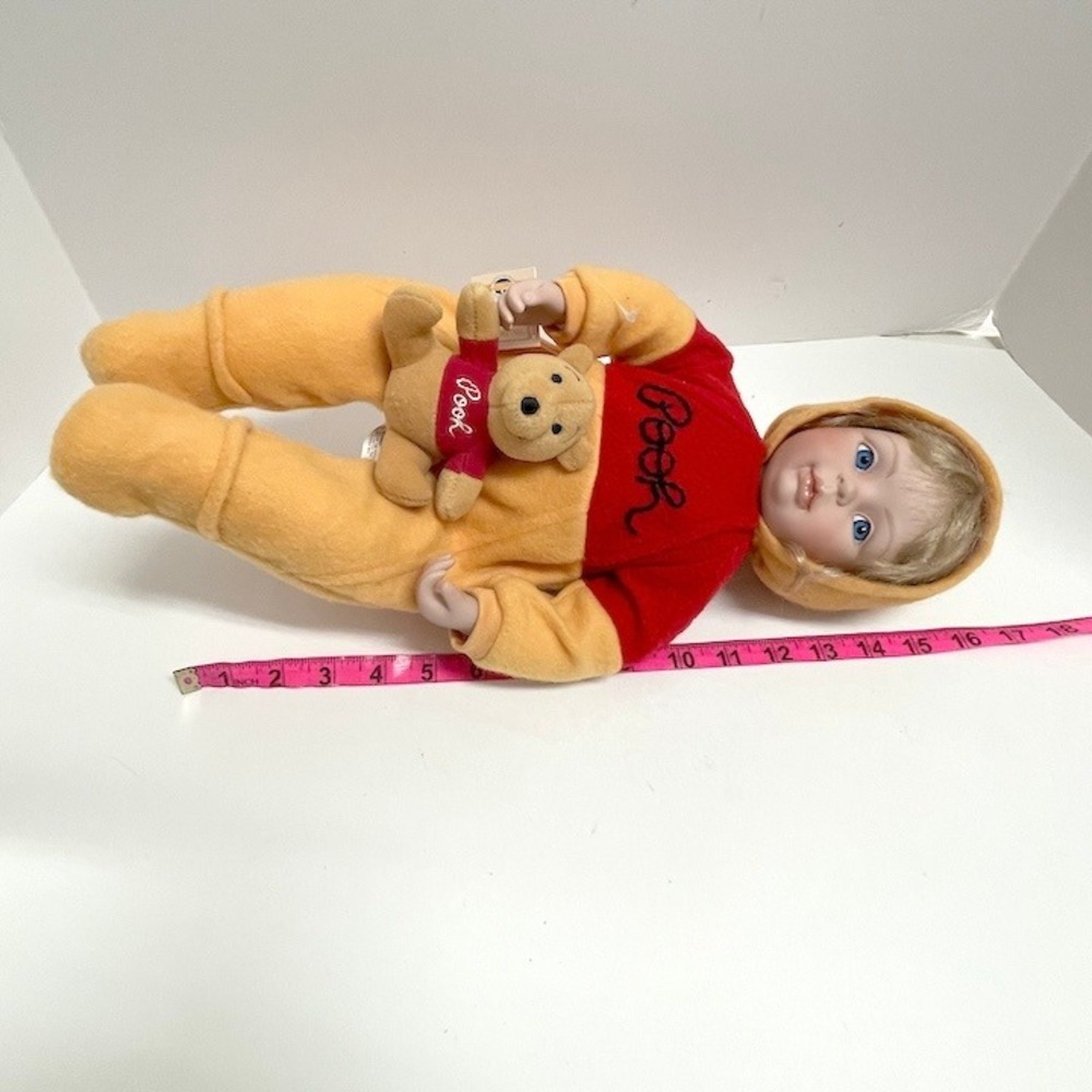1990's‎ Disney Ashton Drake Winnie the Pooh Porcelain Doll Artist Cindy McClure - Picture 7 of 8
